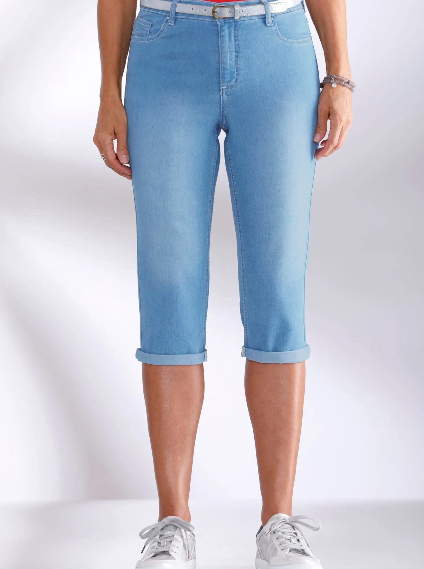 Caprijeans inklusive Gürtel