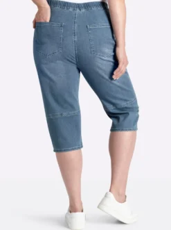 Caprijeans in leichter Waschung