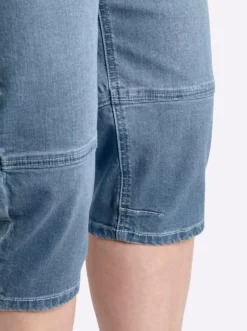 Caprijeans in leichter Waschung