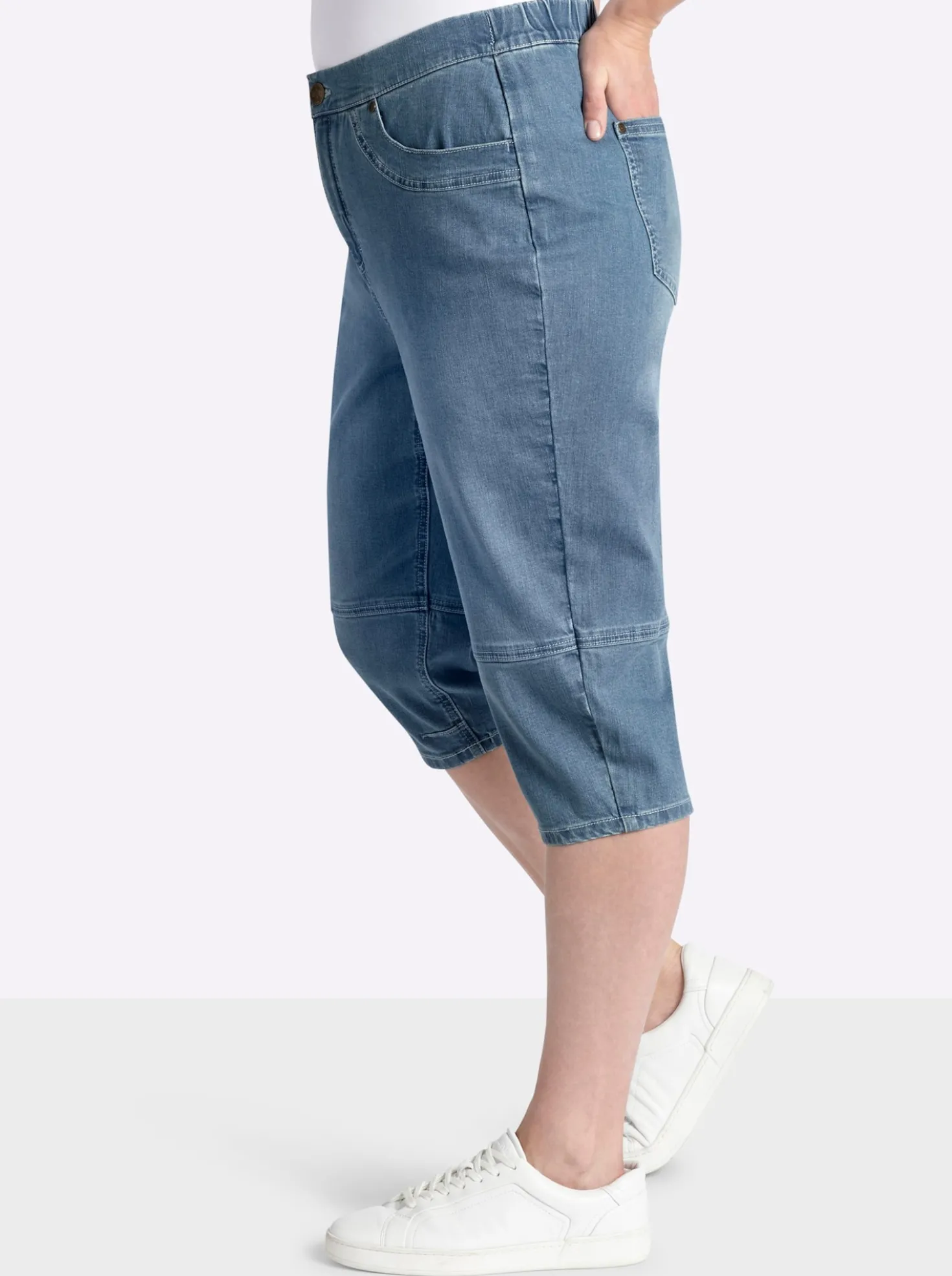 Caprijeans in leichter Waschung