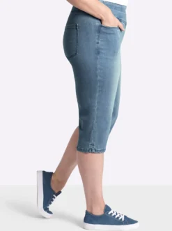 Caprijeans mit breitem Rundumdehnbund