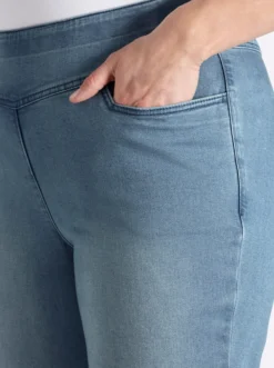 Caprijeans mit breitem Rundumdehnbund