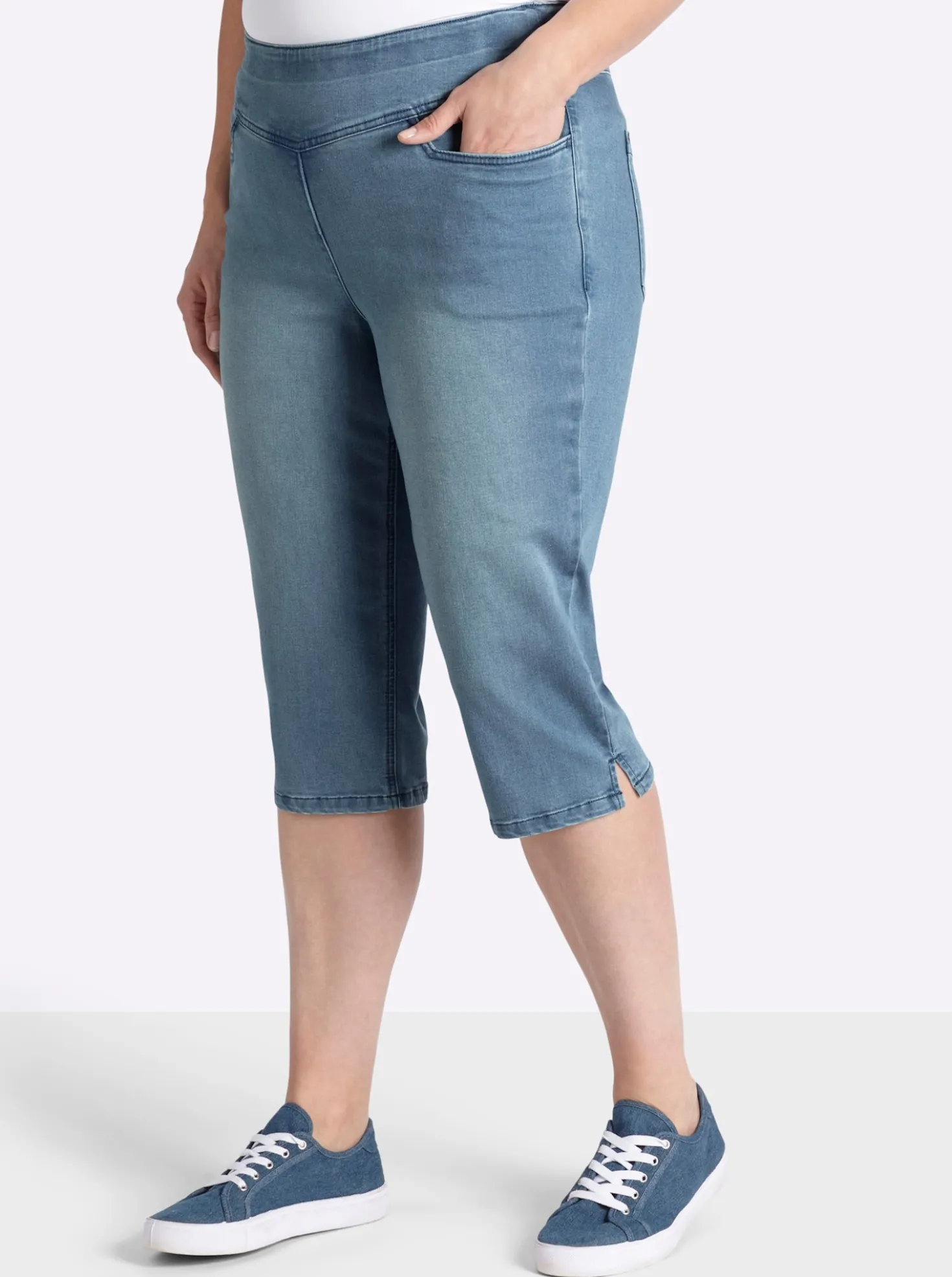 Caprijeans mit breitem Rundumdehnbund