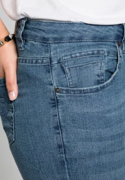 Caprijeans mit Krempelfunktion