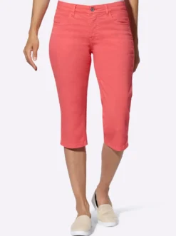 Caprijeans mit kurzen Fußschlitzen