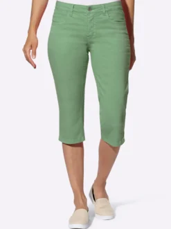 Caprijeans mit kurzen Fußschlitzen