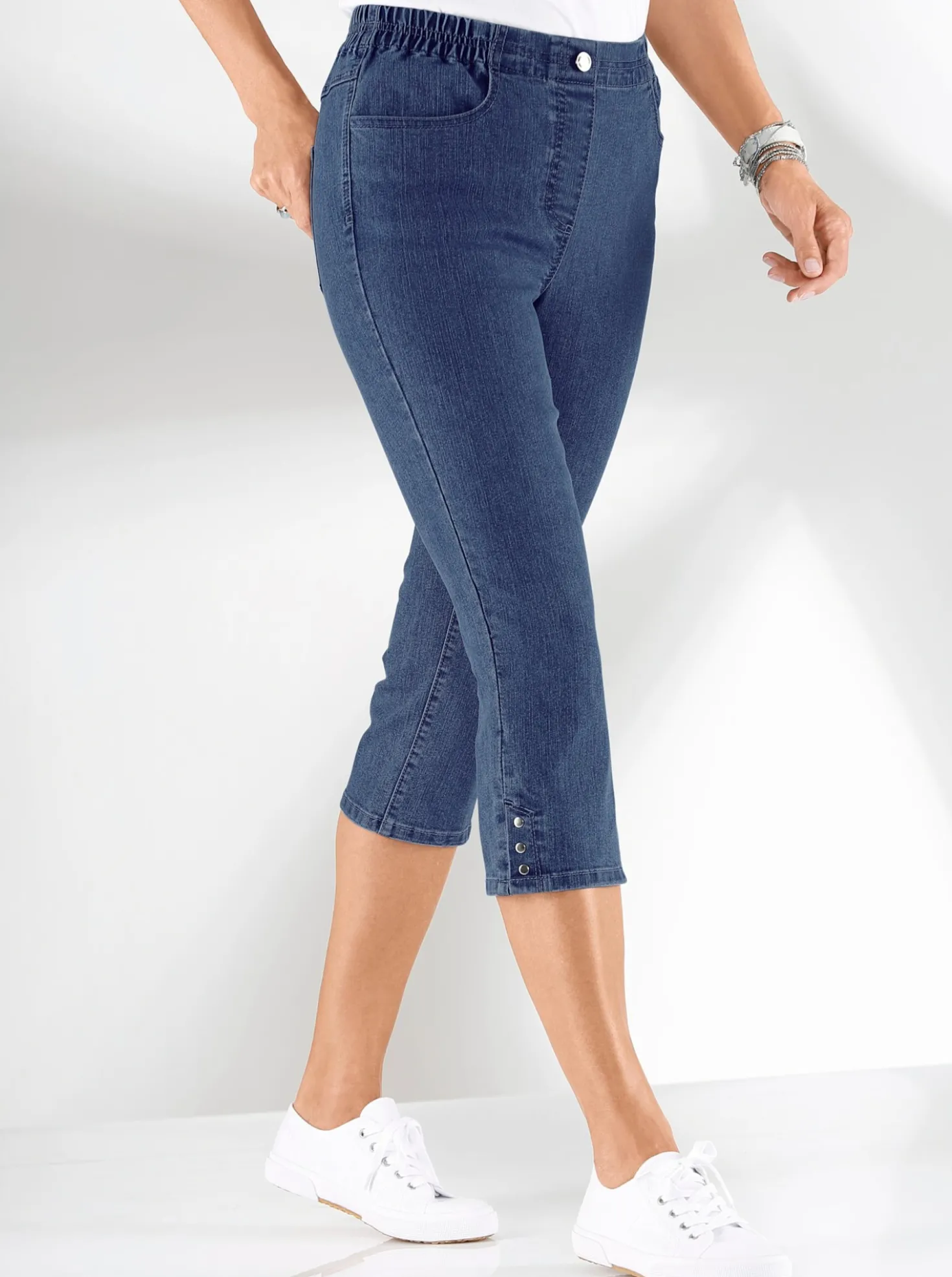 Caprijeans mit Nieten-Verzierung