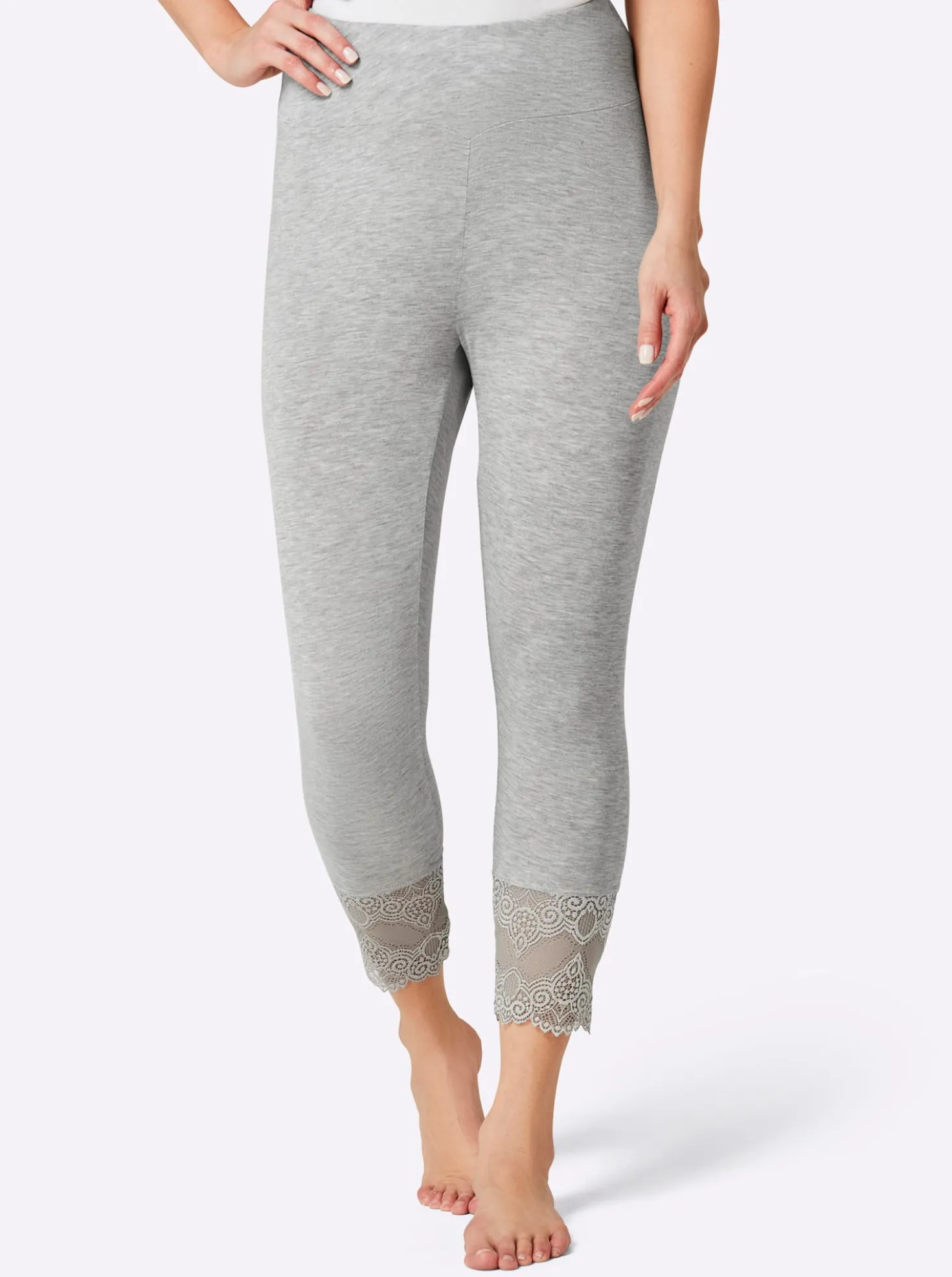 Caprileggings mit Spitzenverzierung