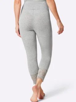 Caprileggings mit Spitzenverzierung