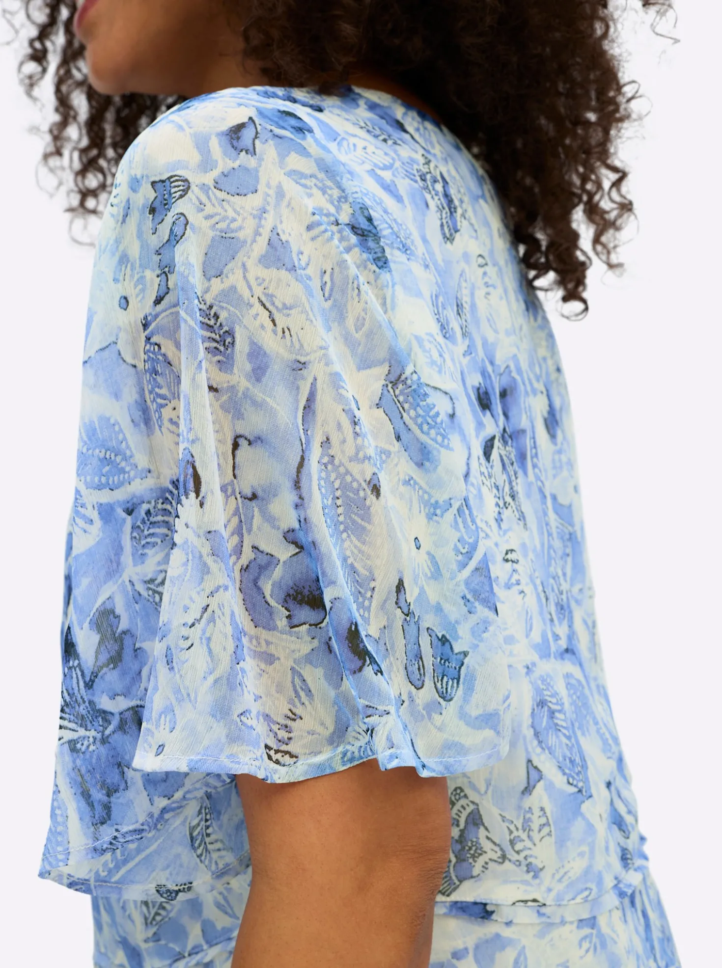 Chiffonkleid mit Volant am Saum