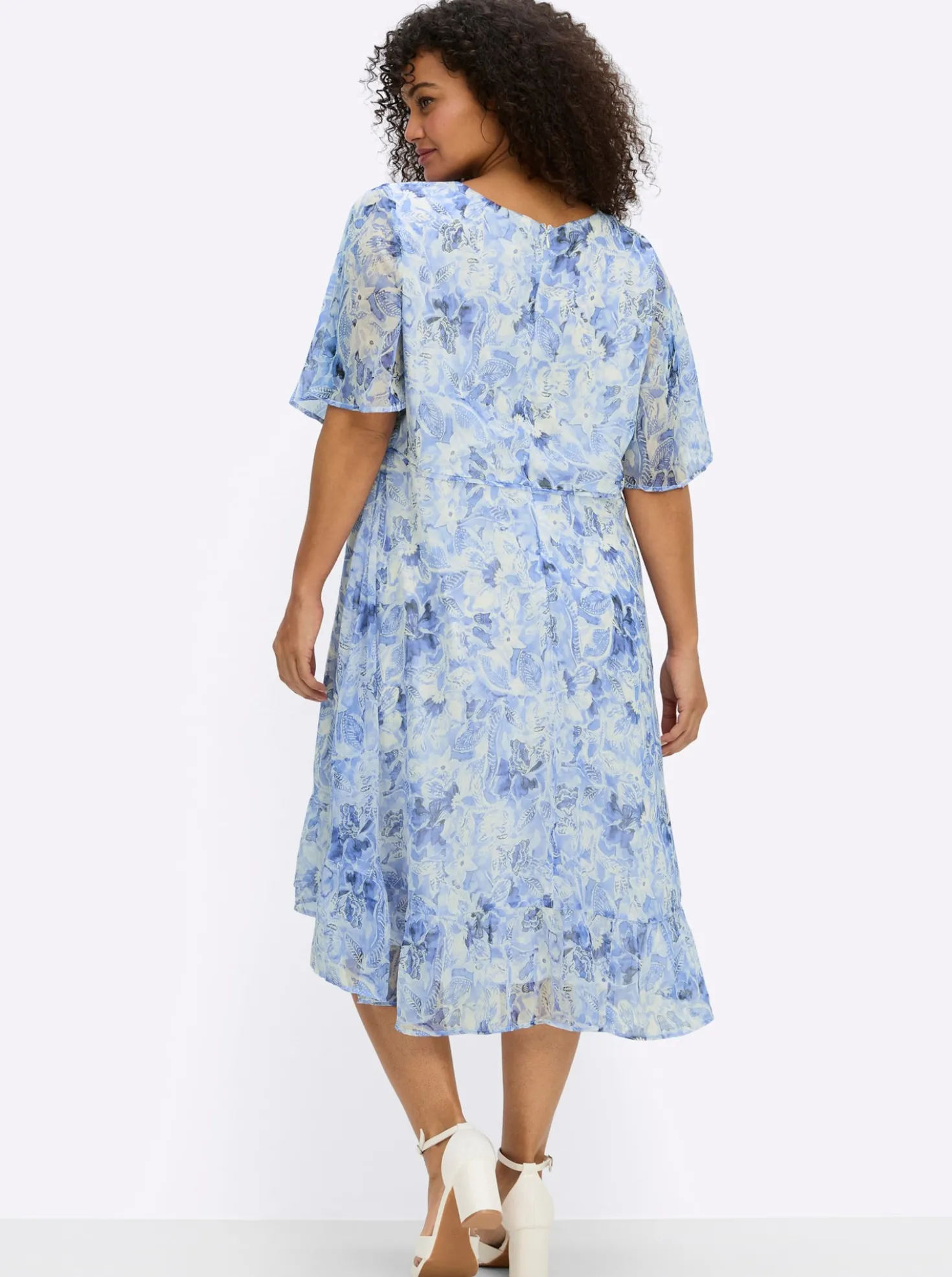 Chiffonkleid mit Volant am Saum