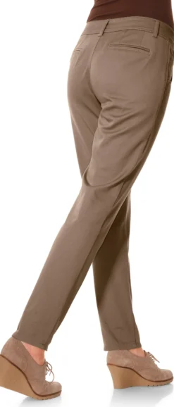 Chinohose in Karotten-Form