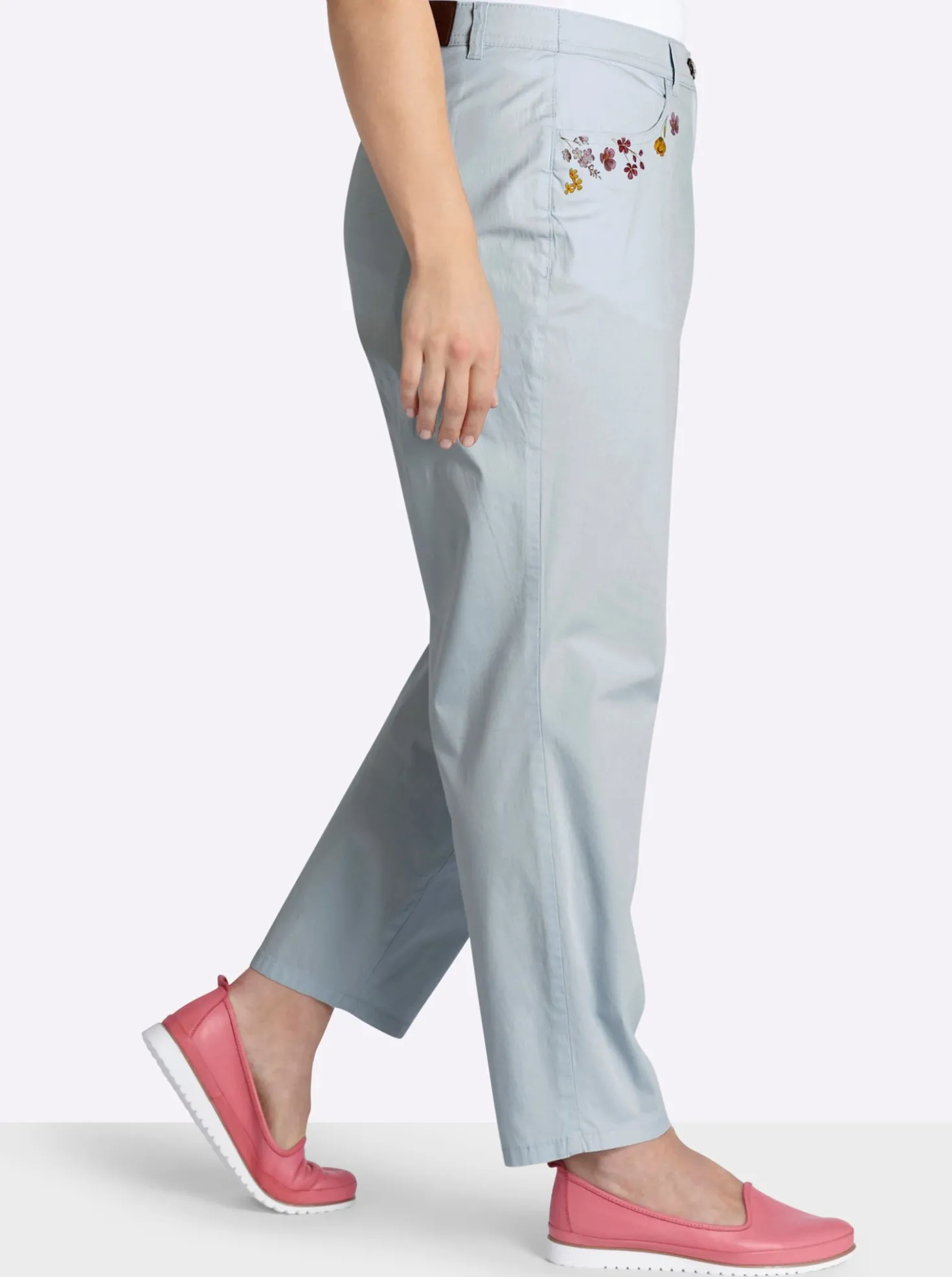 Chinohose mit Blütenprints an den Taschen