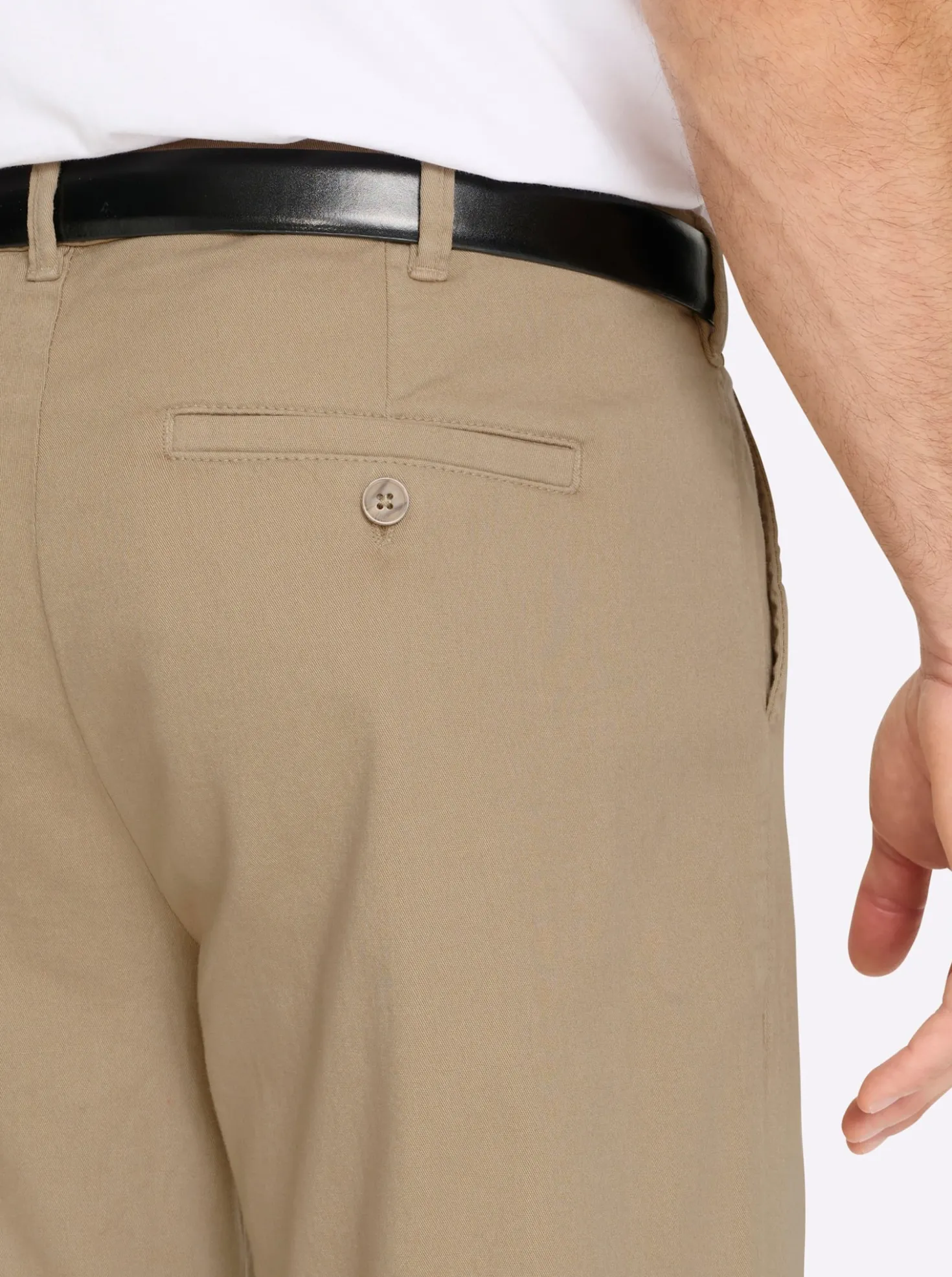 Chinohose mit 2 eingearbeiteten Gesäßtaschen