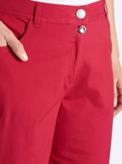 Chinohose mit Strassknopf am Bund