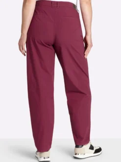 Chinohose mit Ziertaschen hinten