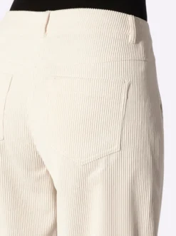 Cordhose mit fließendem Fall