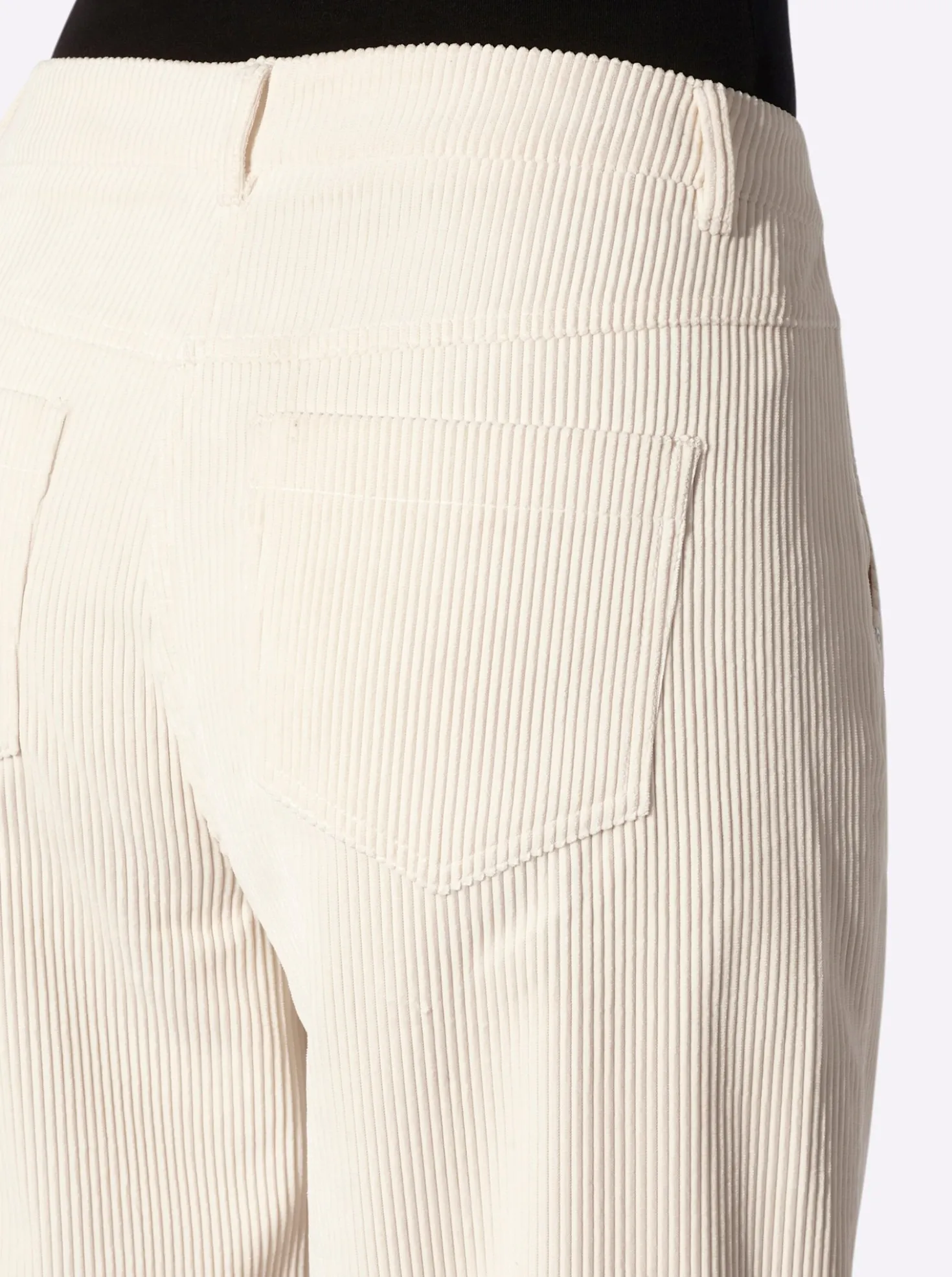 Cordhose mit fließendem Fall