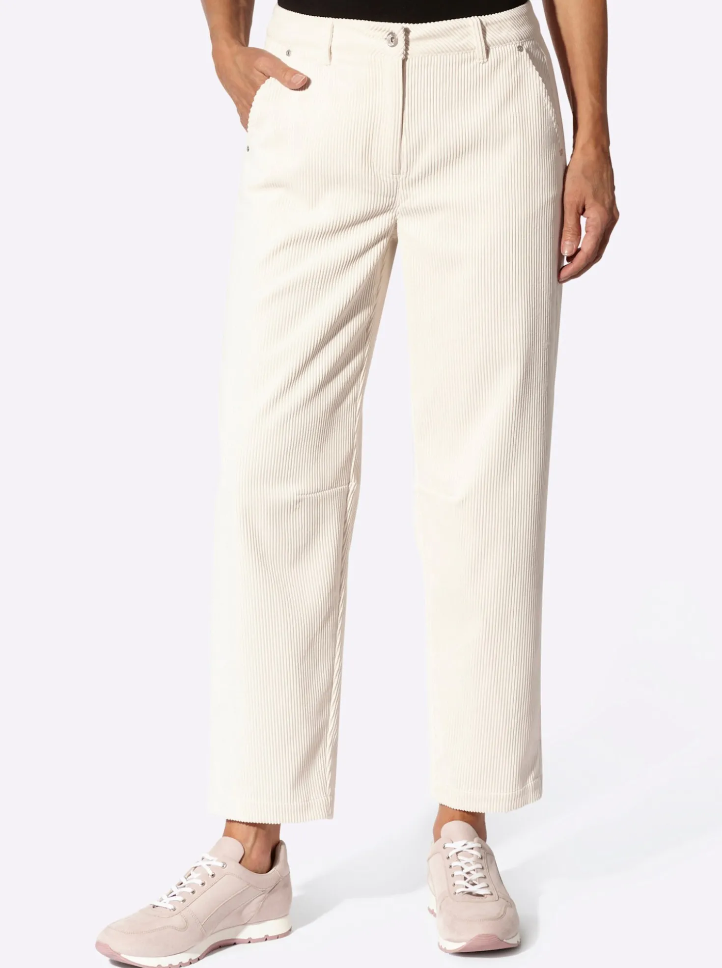 Cordhose mit fließendem Fall