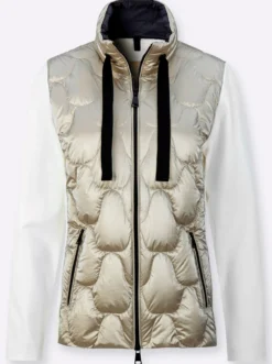 Daunenjacke im Materialmix