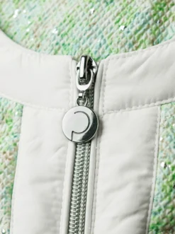 Daunenjacke mit horizontalem Steppmuster