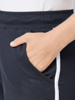Dehnbund-Hose mit Kontrastpaspeln