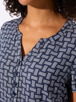 Druckbluse mit abgerundetem Saum
