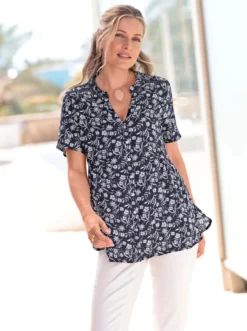 Druckbluse mit Seitenschlitzen