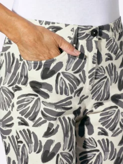 Druckhose im floralen Dessin