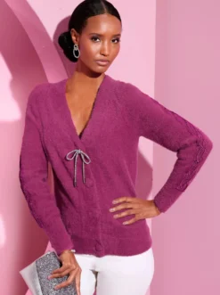 Feinstrickjacke mit Spitzenband in Flecht-Optik
