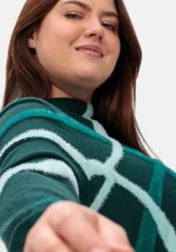 Feinstrickpullover mit Intarsien aus Flauschgarn