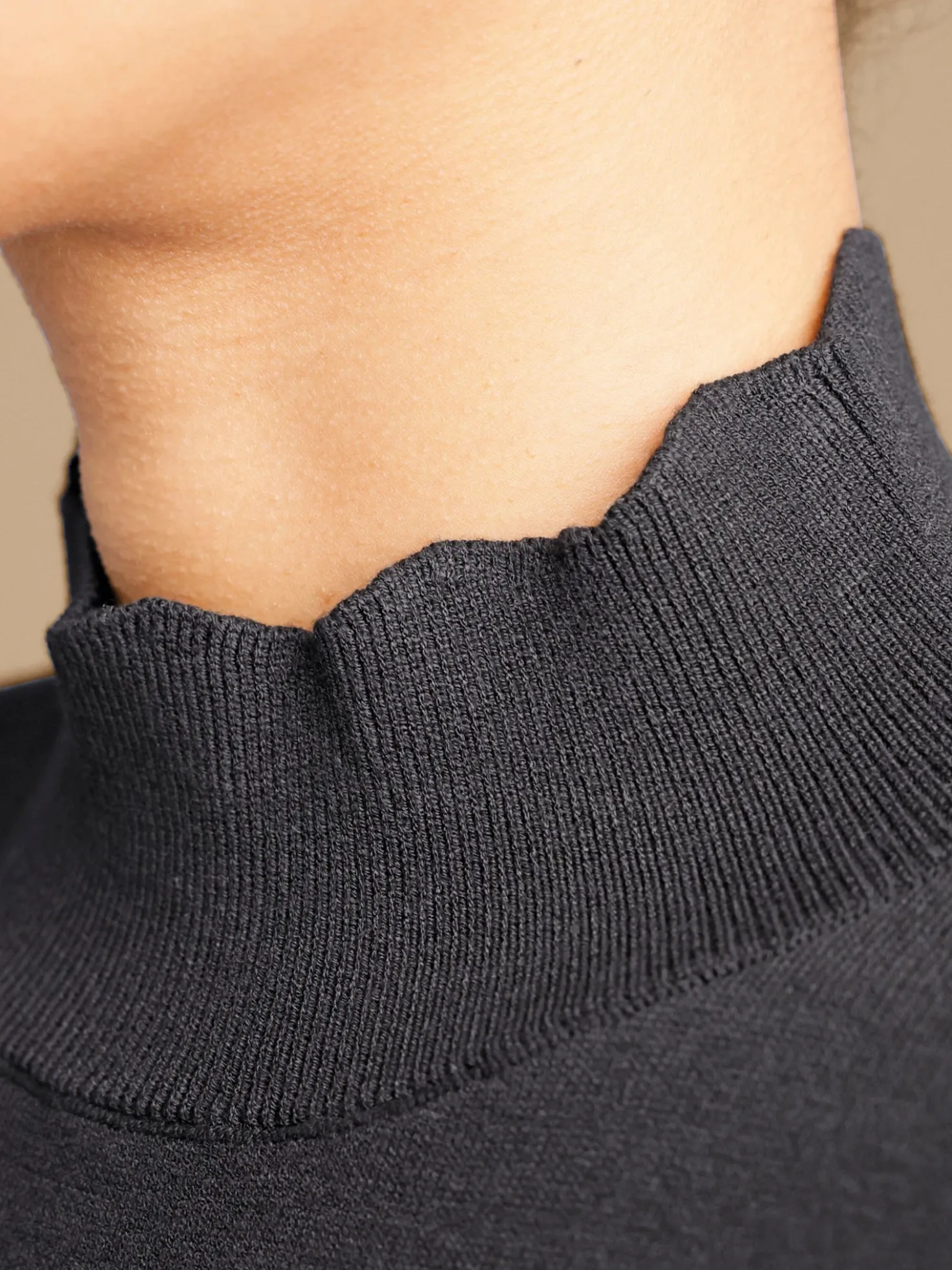 Feinstrickpullover mit Wellenkante
