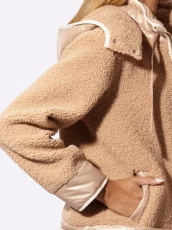 Fleecejacke mit abnehmbarer Kapuze