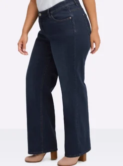 Gerade Jeans bei schmalerer Taille und viel Po