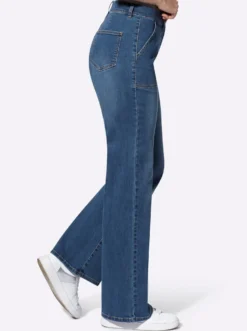 Gerade Jeans mit aufgesetzten Taschen