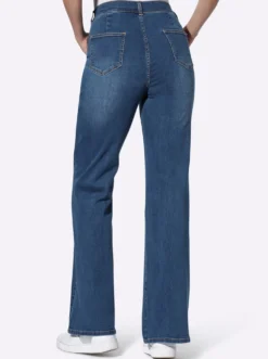 Gerade Jeans mit aufgesetzten Taschen