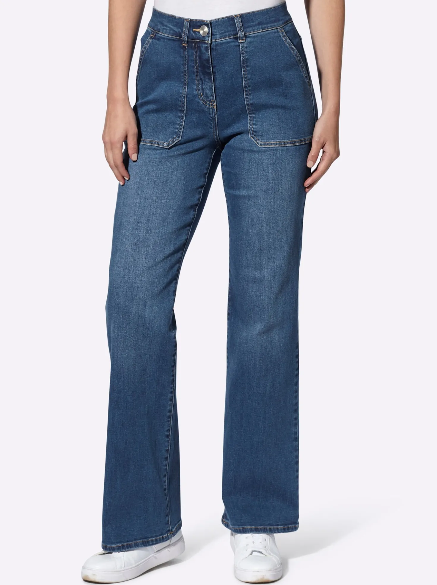 Gerade Jeans mit aufgesetzten Taschen