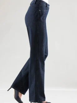 Gerade Jeans mit Bauch-weg-Effekt