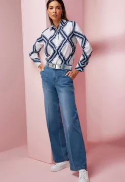 Gerade Jeans mit Bügelfalten