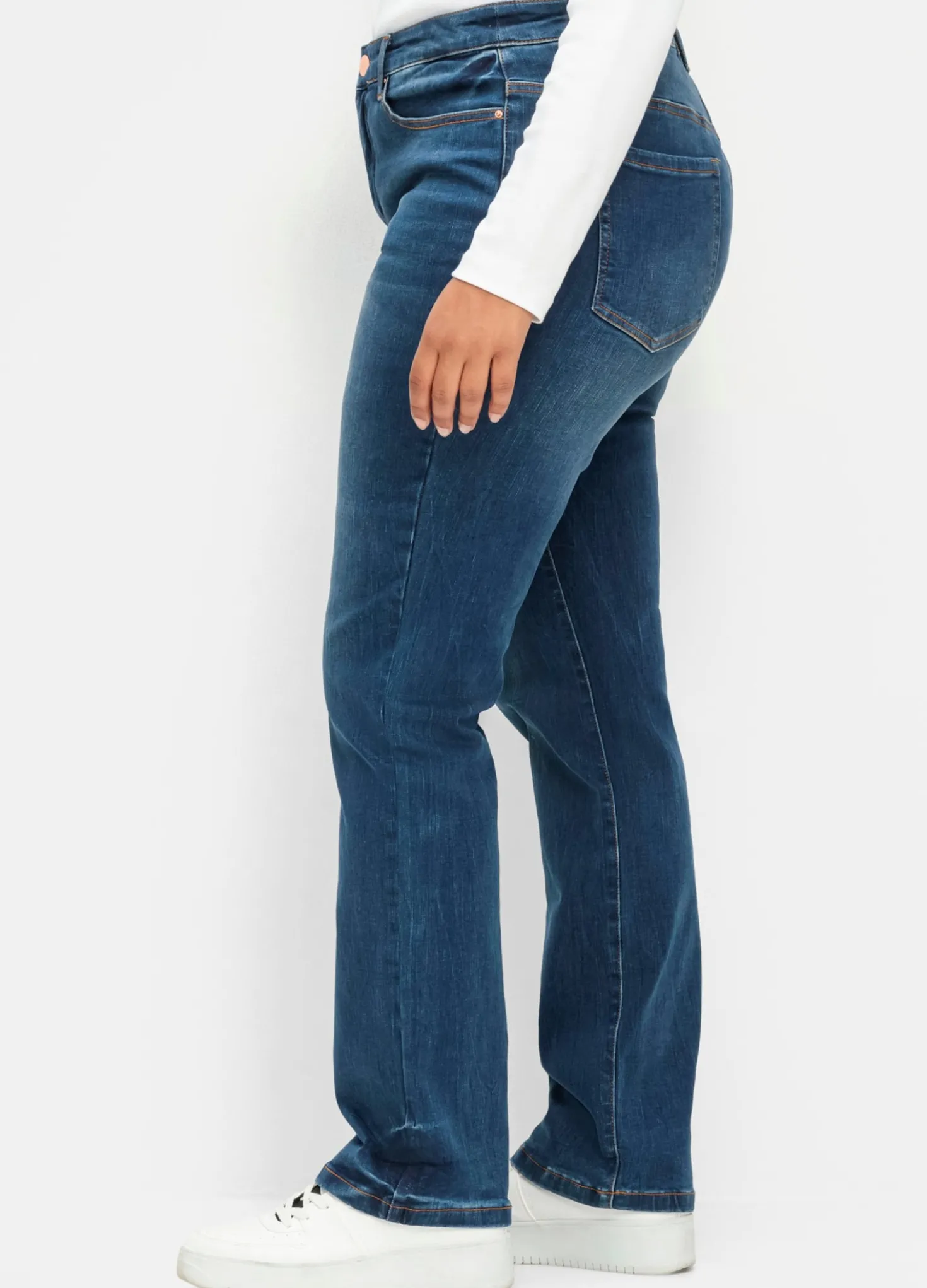 Gerade Jeans mit Bodyforming-Effekt
