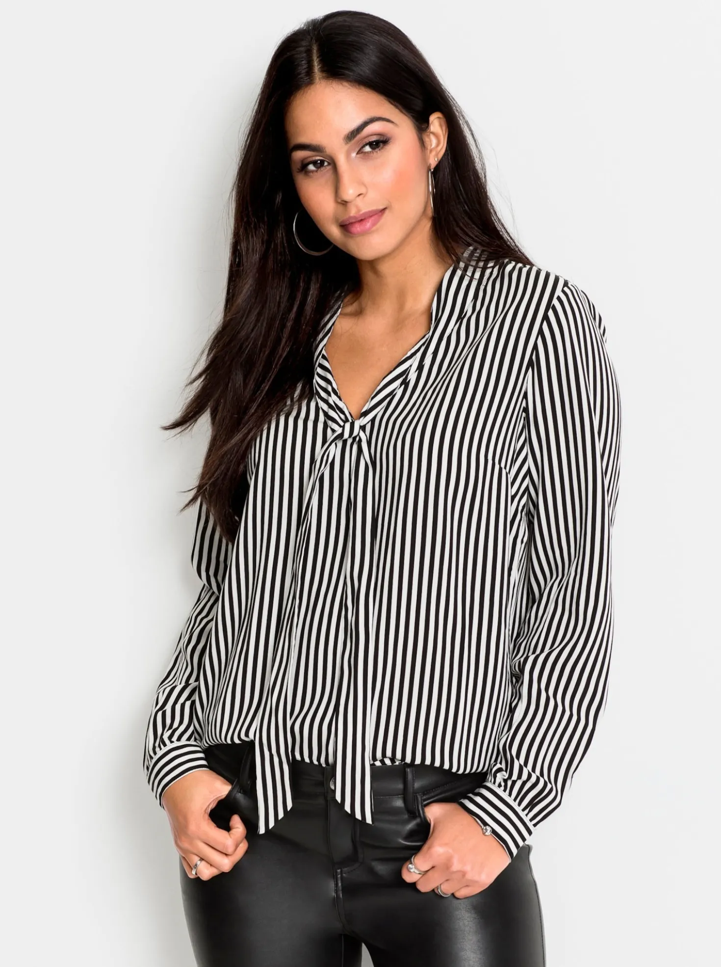 Gestreifte Bluse mit schmaler Schluppe