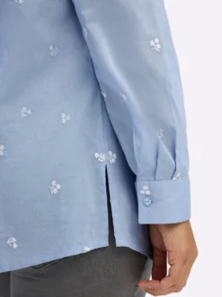 Hemdbluse mit Blütenstickereien