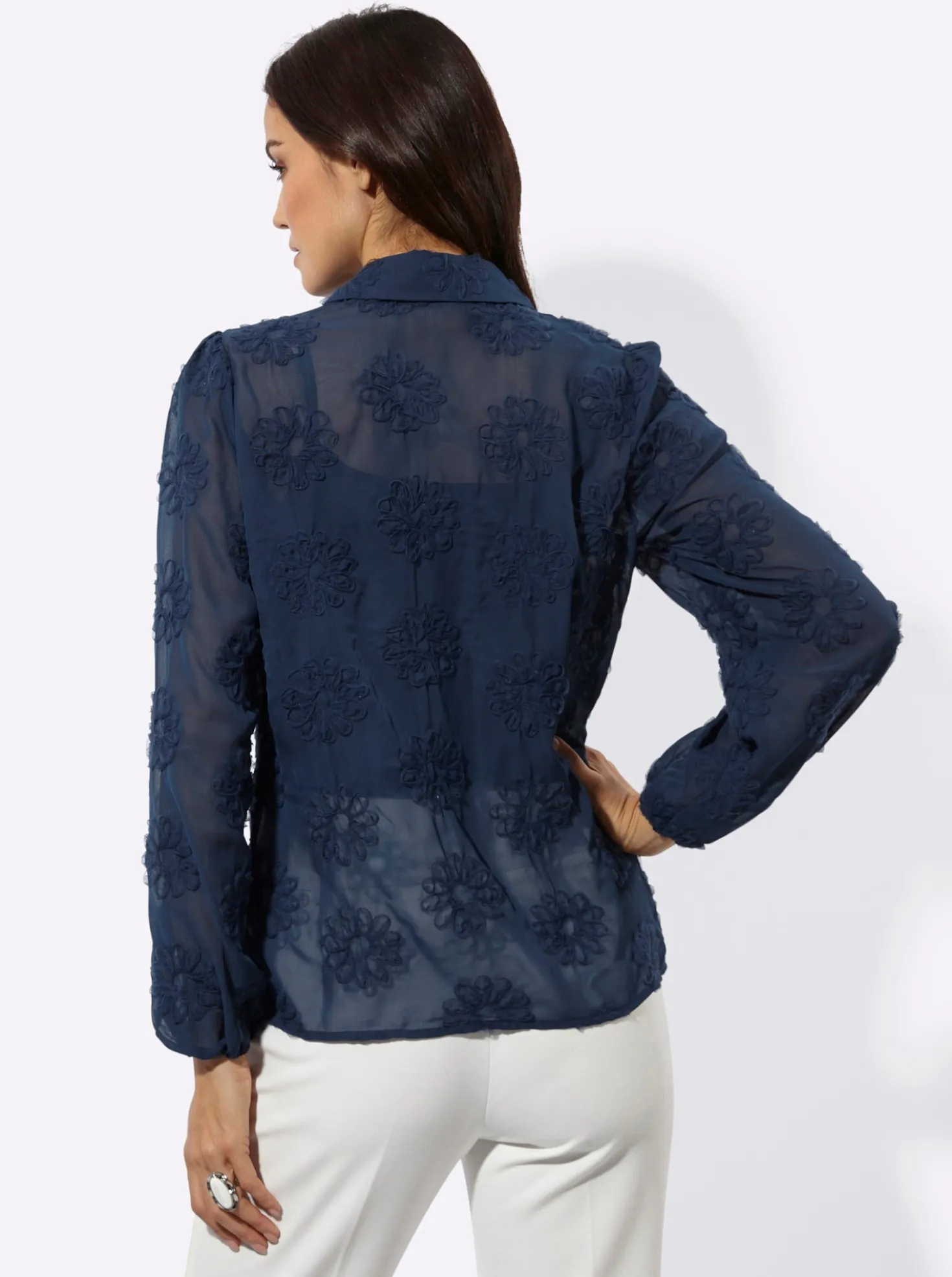 Hemdbluse mit weiten Ärmeln