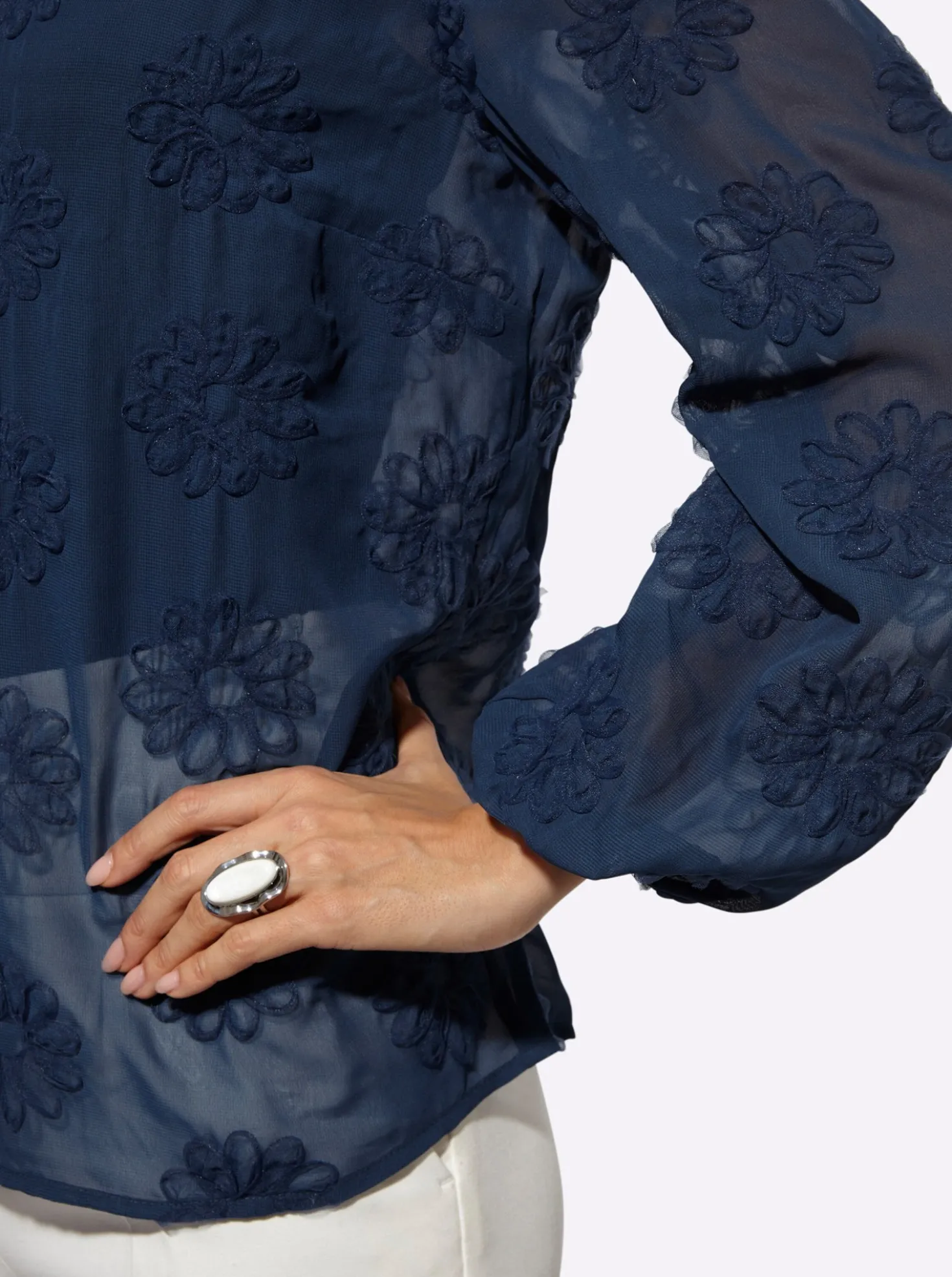 Hemdbluse mit weiten Ärmeln