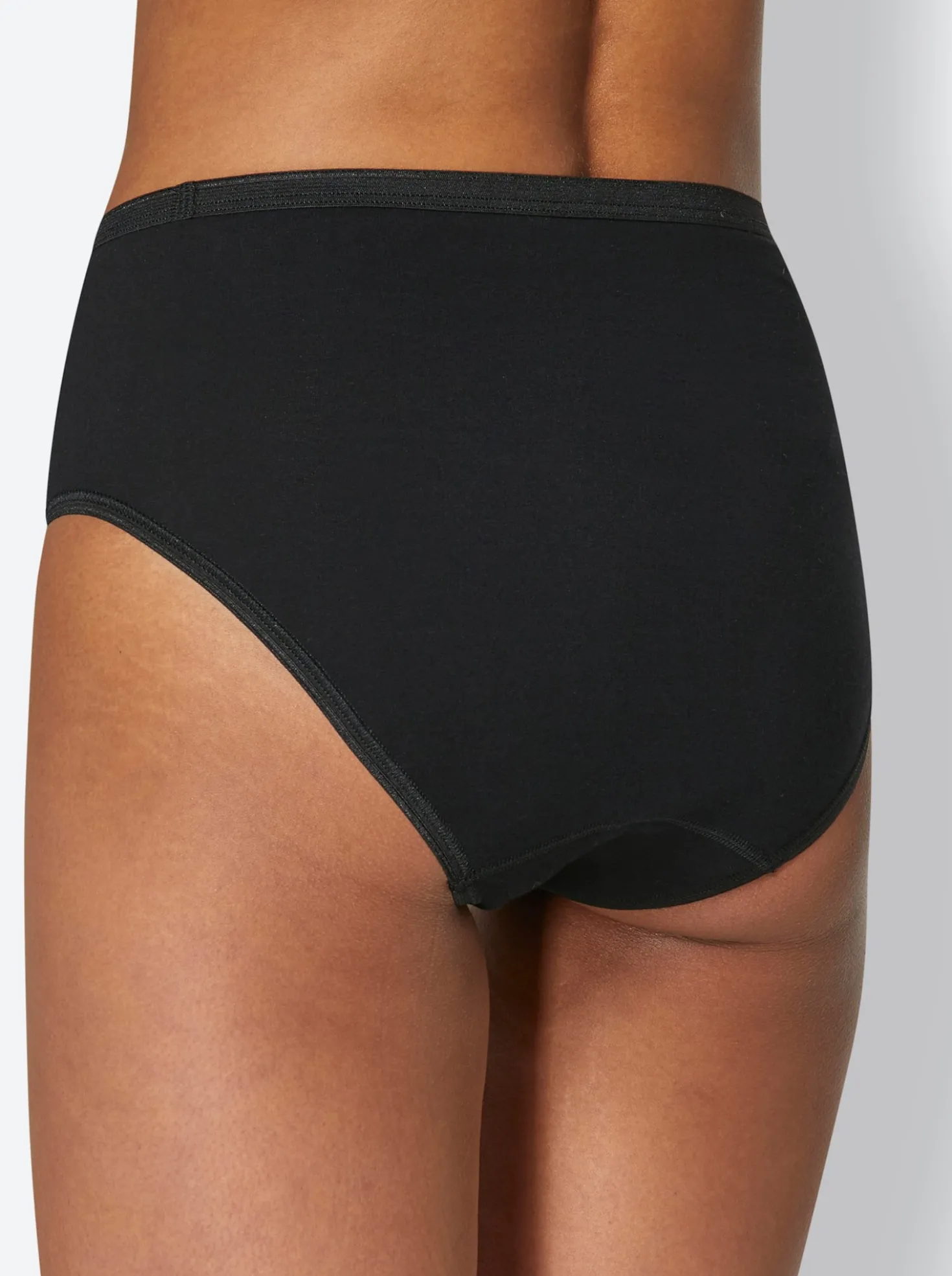 Hüftslip mit elastischen Abschlüssen