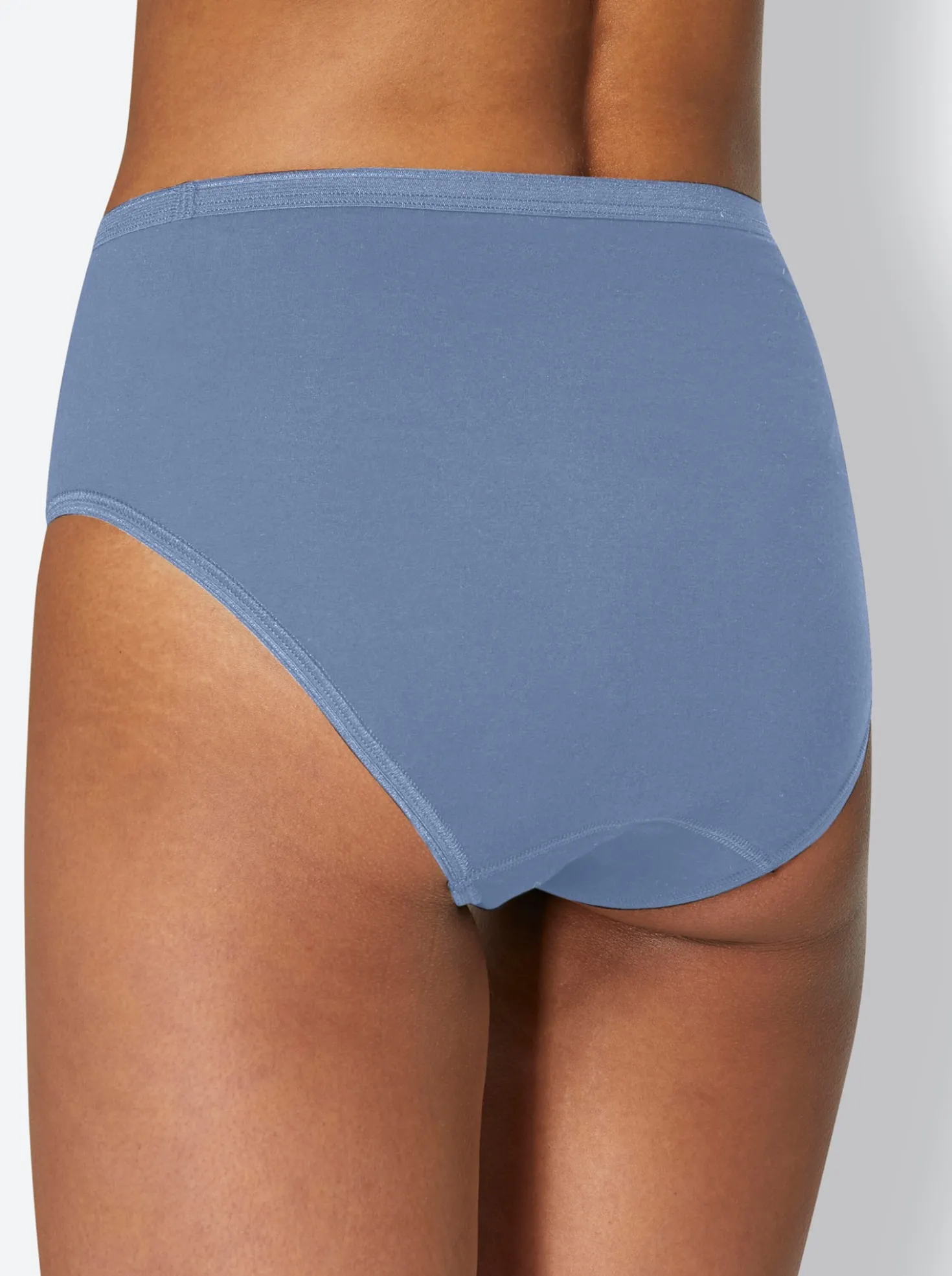 Hüftslip mit elastischen Abschlüssen