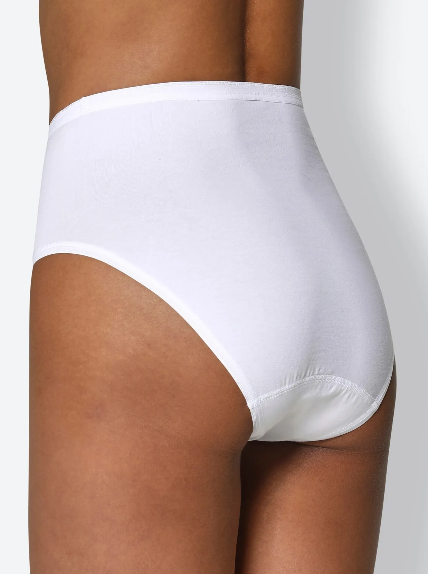 Hüftslip mit elastischen Abschlüssen