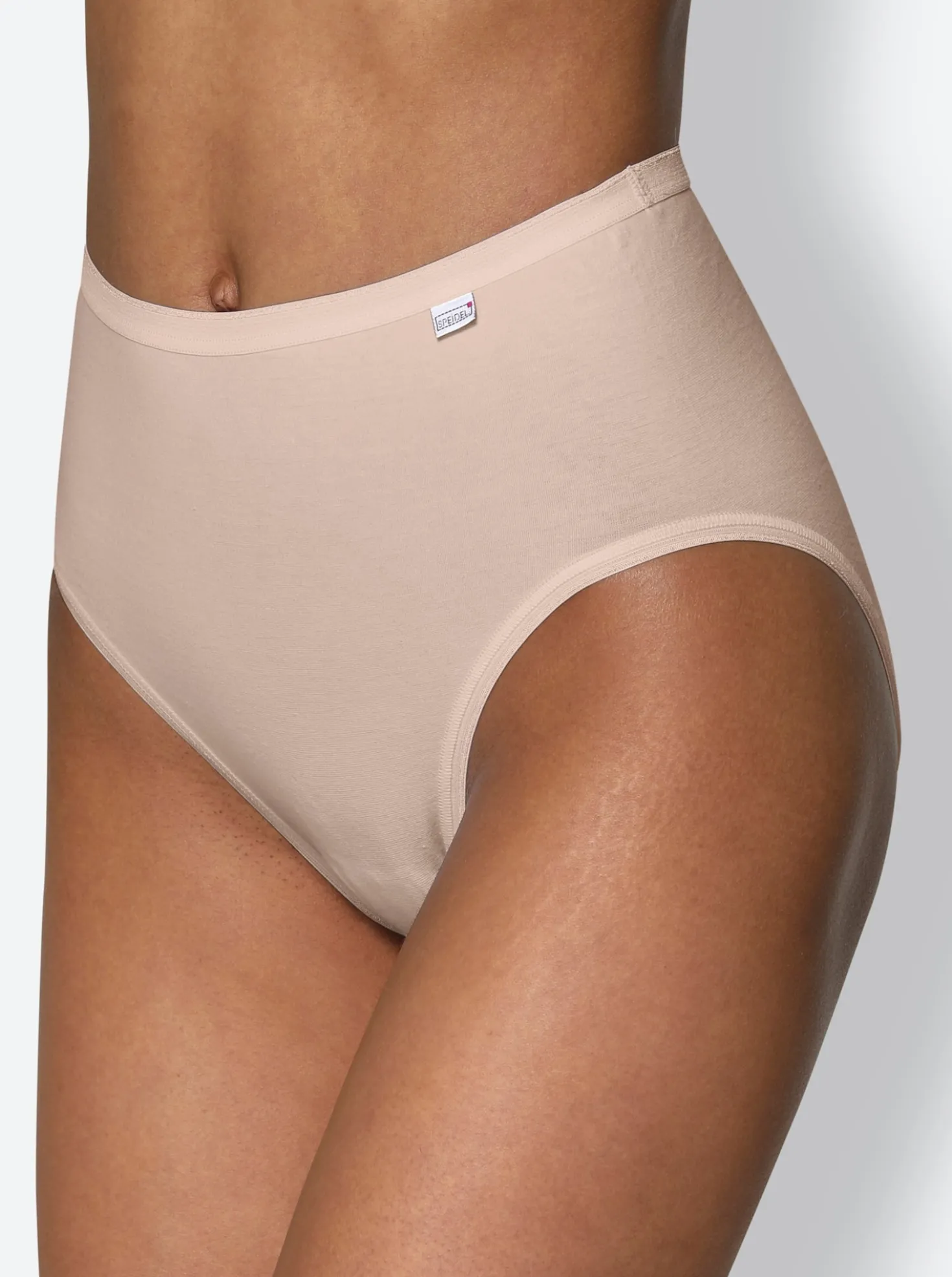 Hüftslip mit elastischen Abschlüssen