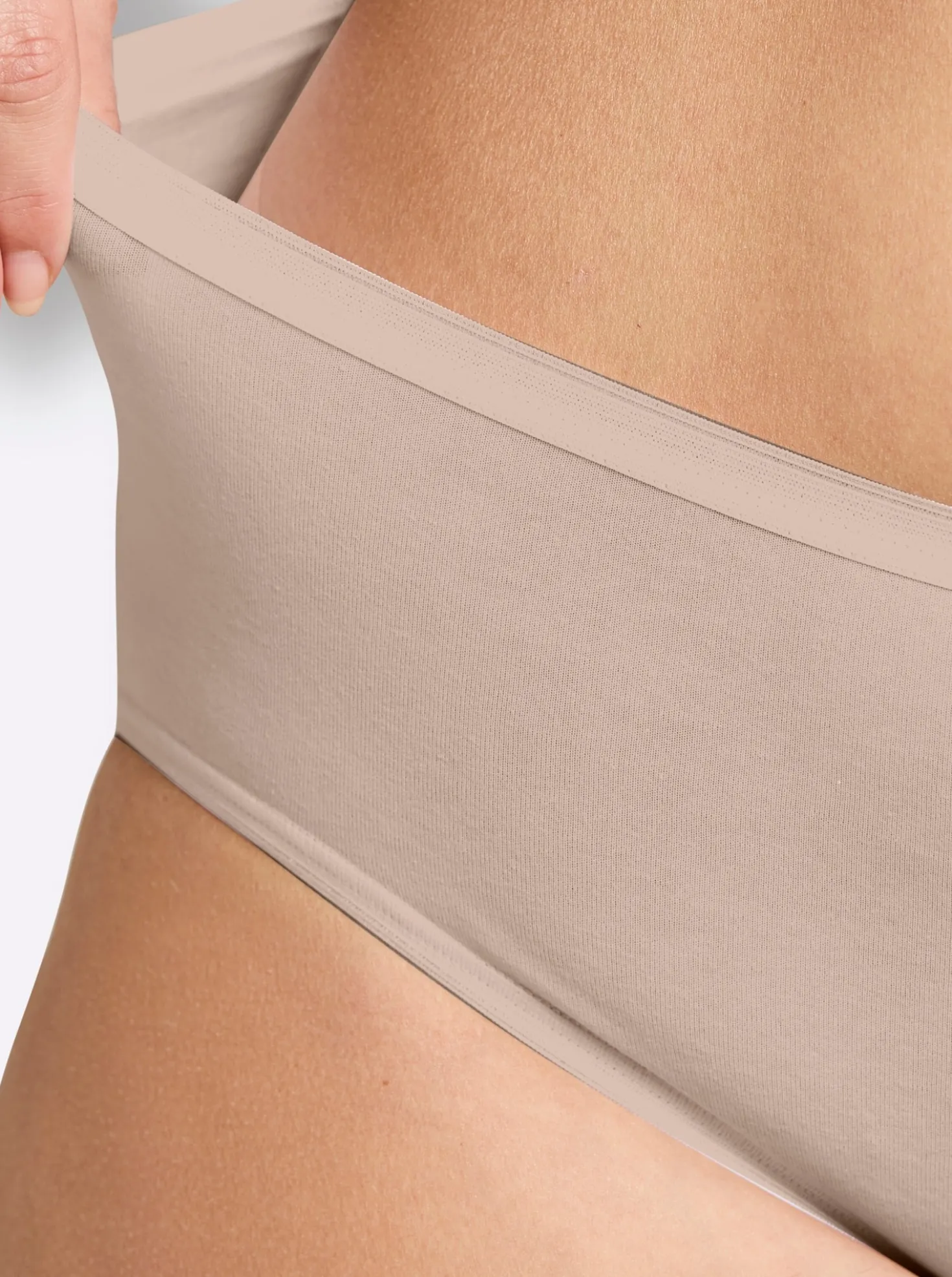 Hüftslip mit elastischen Abschlüssen