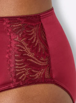 Hüftslip mit seitlichem Spitzeneinsatz